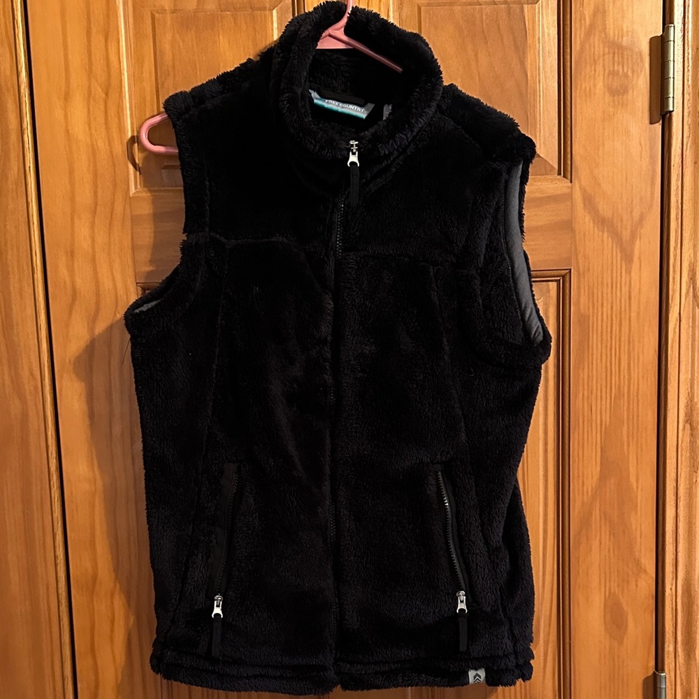 Free Country Black Fleece Vest in like new condition.